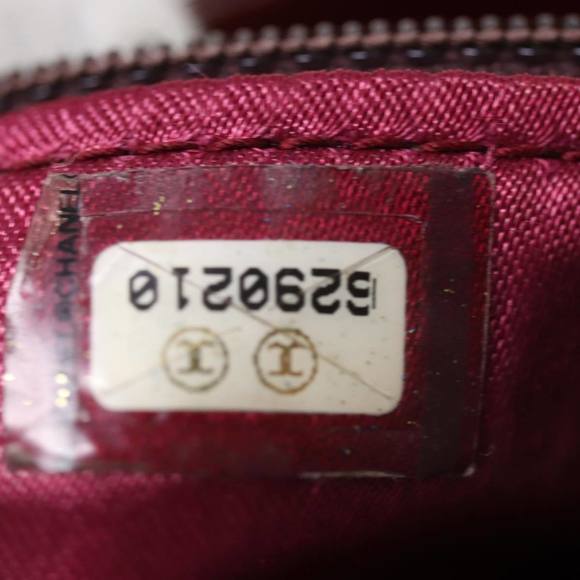 CHANEL Matelasse Shoulder Bag Enamel Red CC Auth bs14514 - Picture 12 of 16